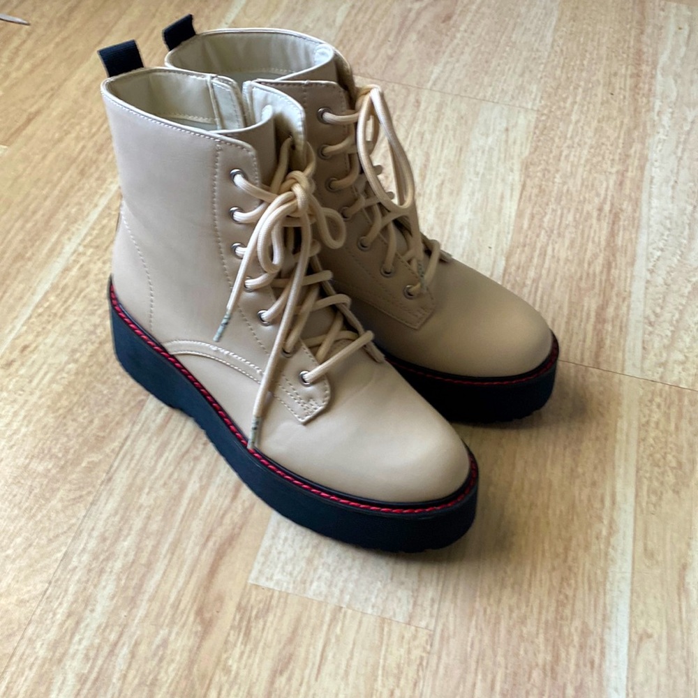 NEVER BEEN WORN!! Light tan leather combat boots. Size 6.5 W